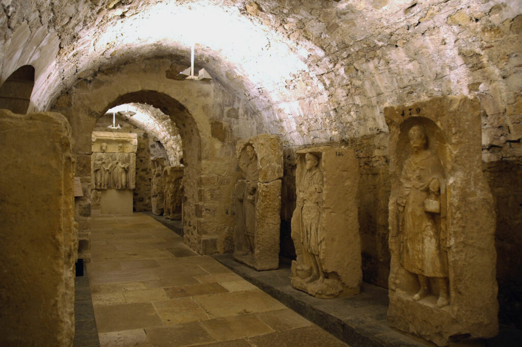 Musees De Sens Steles Gallo Romaines Emmanuel Berry 1024x681