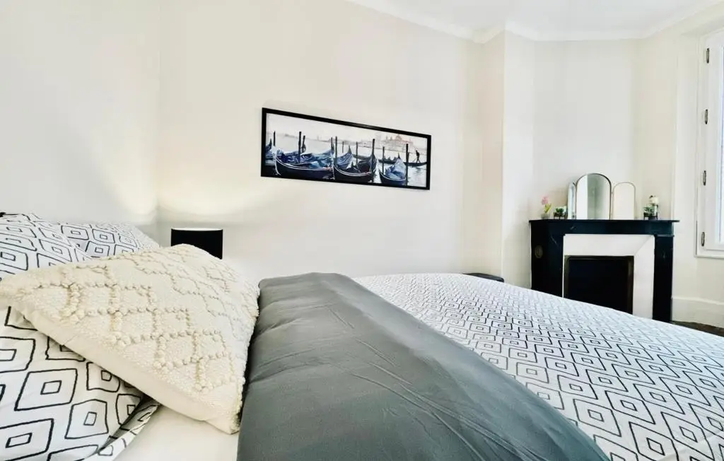 17 chambre vue sur rue lit double 1er étage 1024x652